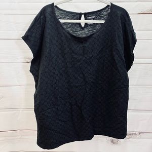 NWOT plus size tee with textured front and keyhole on back